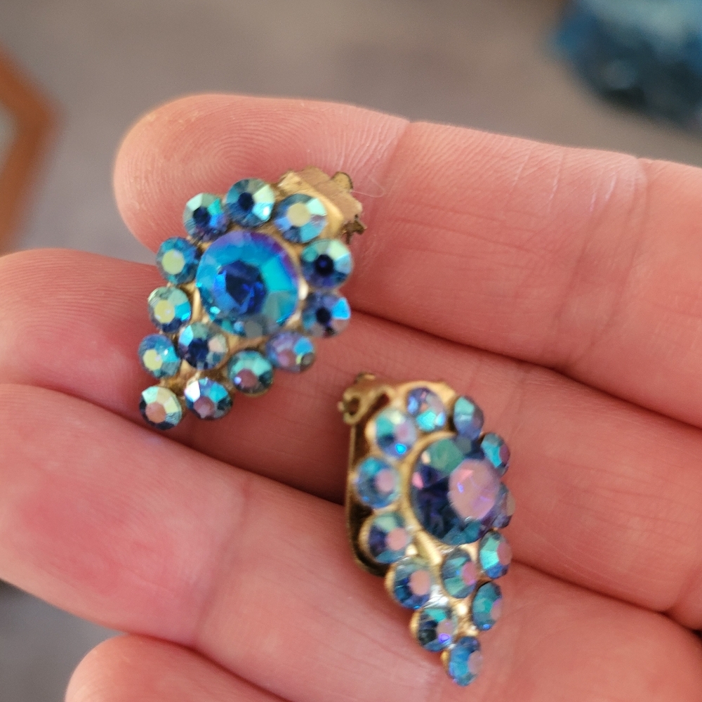 Vintage Blue Aurora Borealis Clip On Earrings